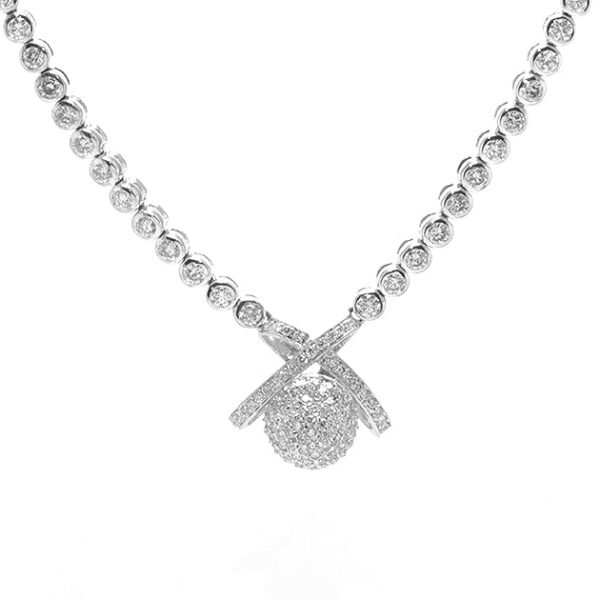 18K White Gold and Diamond Necklace