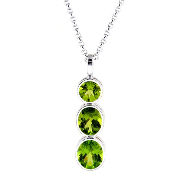 Elegant 18K Gold and Natural Peridot Pendant