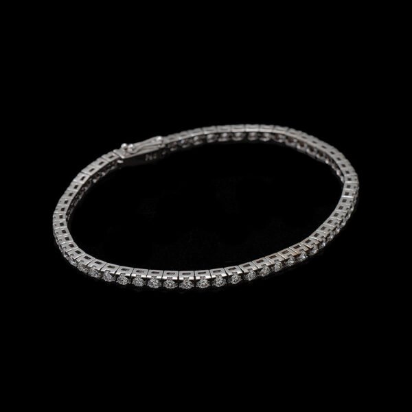 ⁦Elegant White Gold Diamond Link Bracelet⁩ - الصورة ⁦4⁩