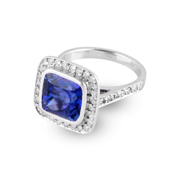 18K White Gold Tanzanite and Diamond Ring - Image 2