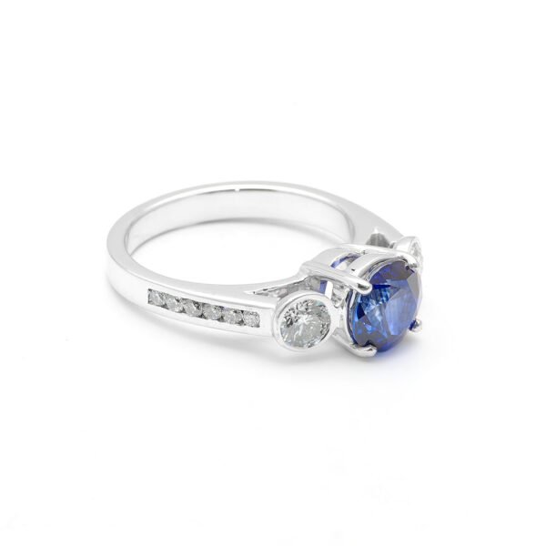 18K White Gold Ceylon Sapphire and Diamond Ring - Image 2