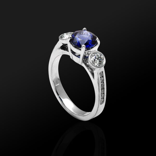 18K White Gold Ceylon Sapphire and Diamond Ring - Image 5