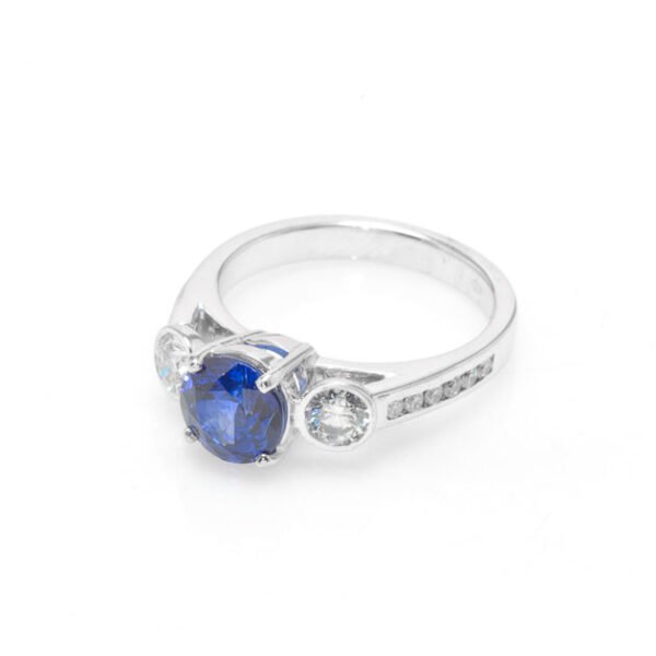 18K White Gold Ceylon Sapphire and Diamond Ring - Image 4