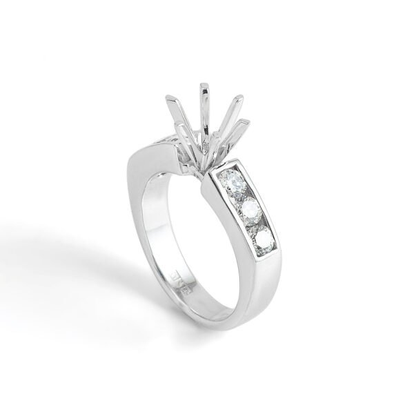 18K White Gold Diamond Solitaire