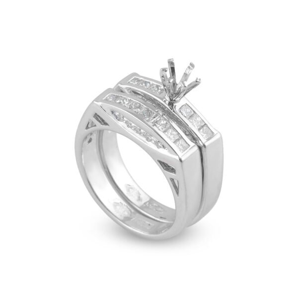 18K White Gold Diamond Solitaire & Band Set