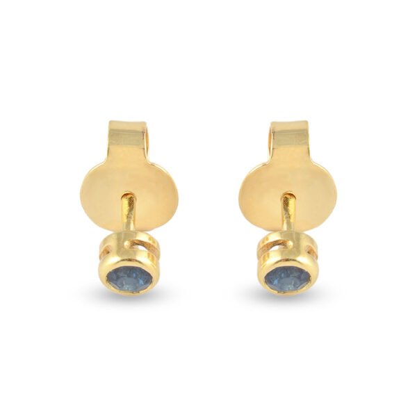 Golden Radiance: 18K Yellow Gold and Natural Sapphire Studs